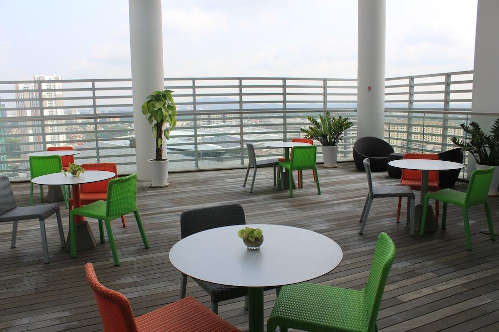 Park Avenue Rochester Singapore Exterior photo